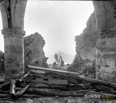 Eglise en ruines (Aisne ?)
